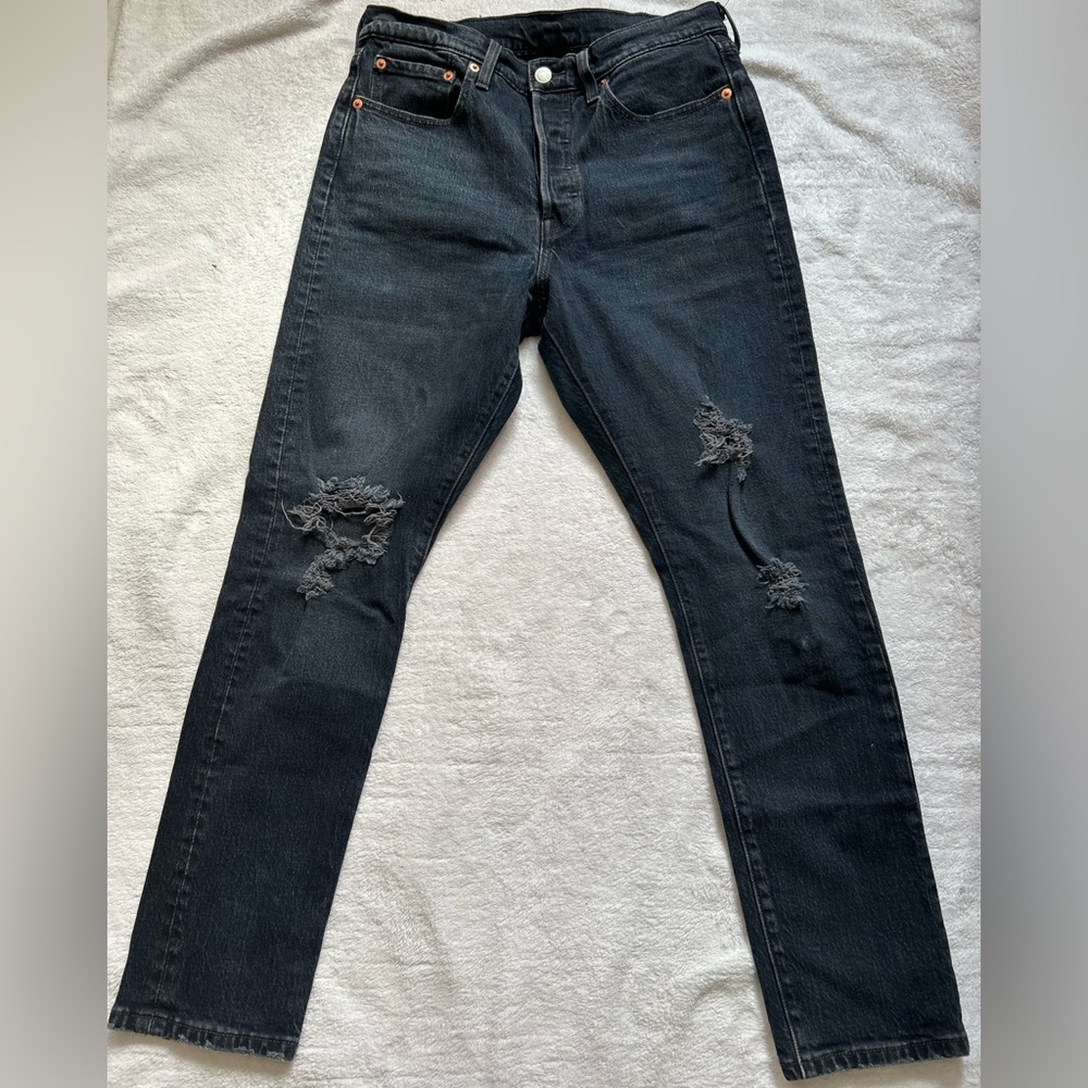 Levis 501 Women's Jeans 28WX28L
Black Denim Distressed Fly Button